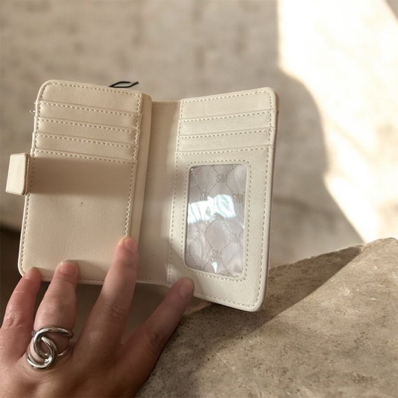 Steve Madden Ivory Wallet - Picture 3 of 3